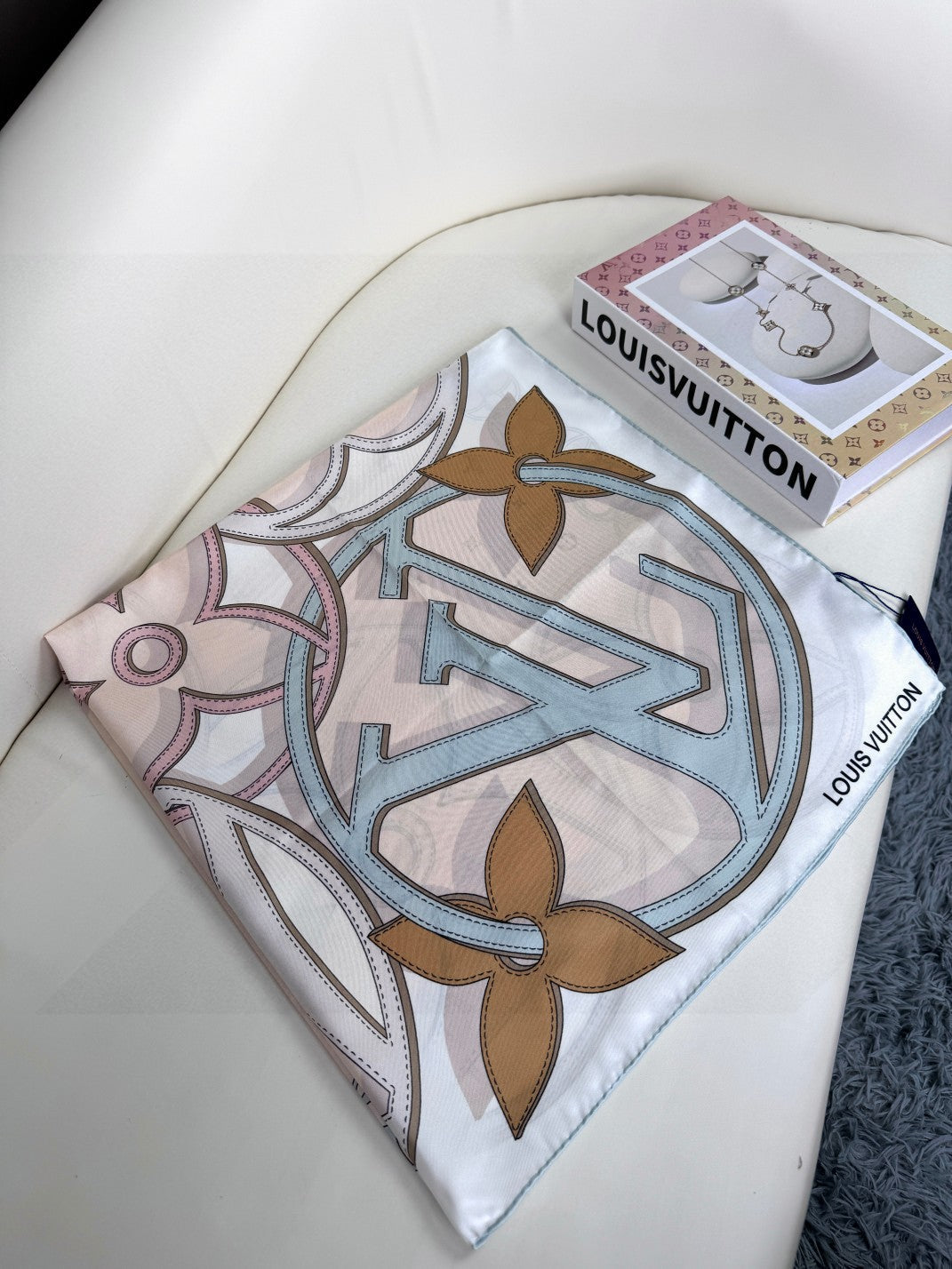 LOUIS VUITTON LV SCARF 90 CM IN SILK 719999