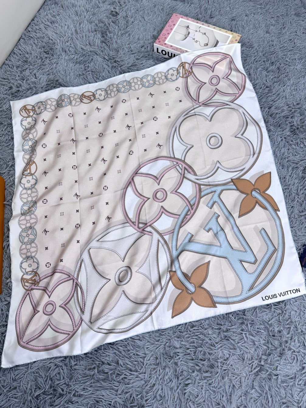 LOUIS VUITTON LV SCARF 90 CM IN SILK 719999