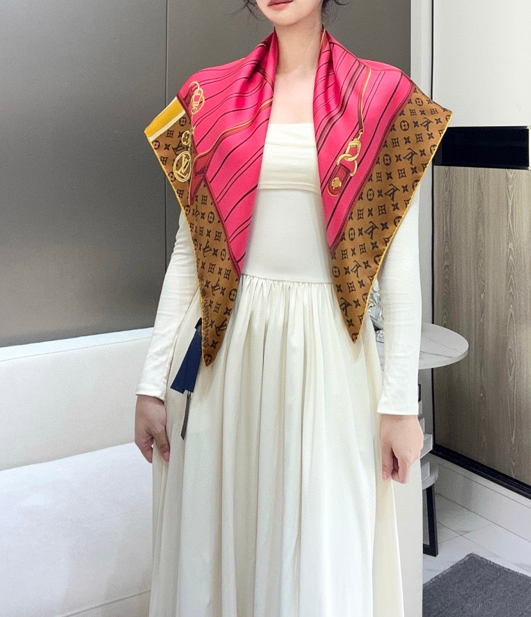 LOUIS VUITTON LV SCARF 90 CM IN SILK 737303