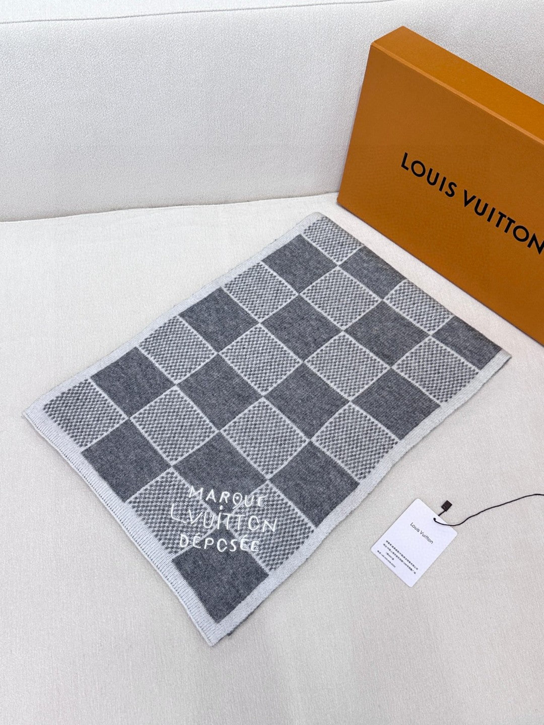 LOUIS VUITTON LV SCARF 180 CM IN CASHMERE 682078