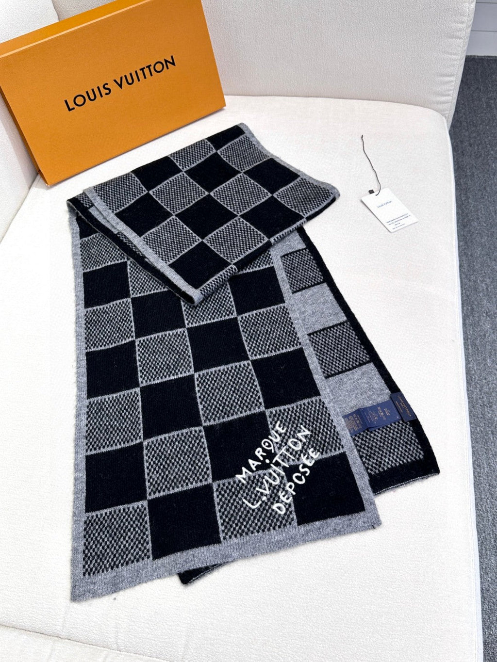 LOUIS VUITTON LV SCARF 180 CM IN CASHMERE 682079