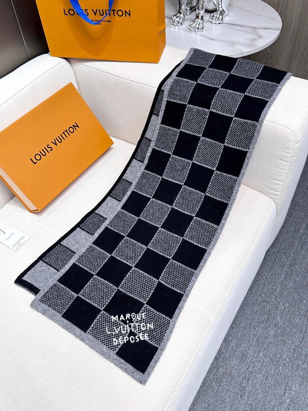 LOUIS VUITTON LV SCARF 180 CM IN CASHMERE 682079
