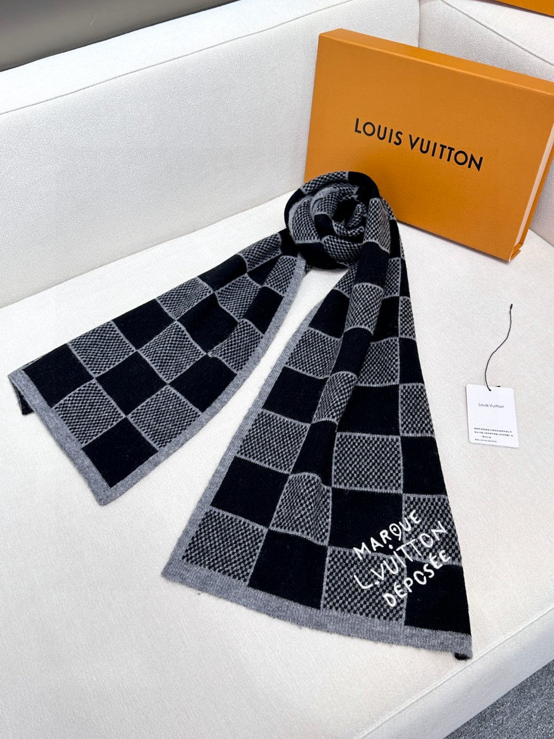 LOUIS VUITTON LV SCARF 180 CM IN CASHMERE 682079