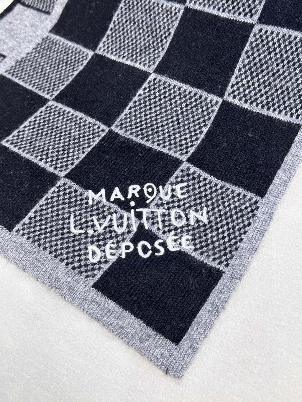 LOUIS VUITTON LV SCARF 180 CM IN CASHMERE 682079