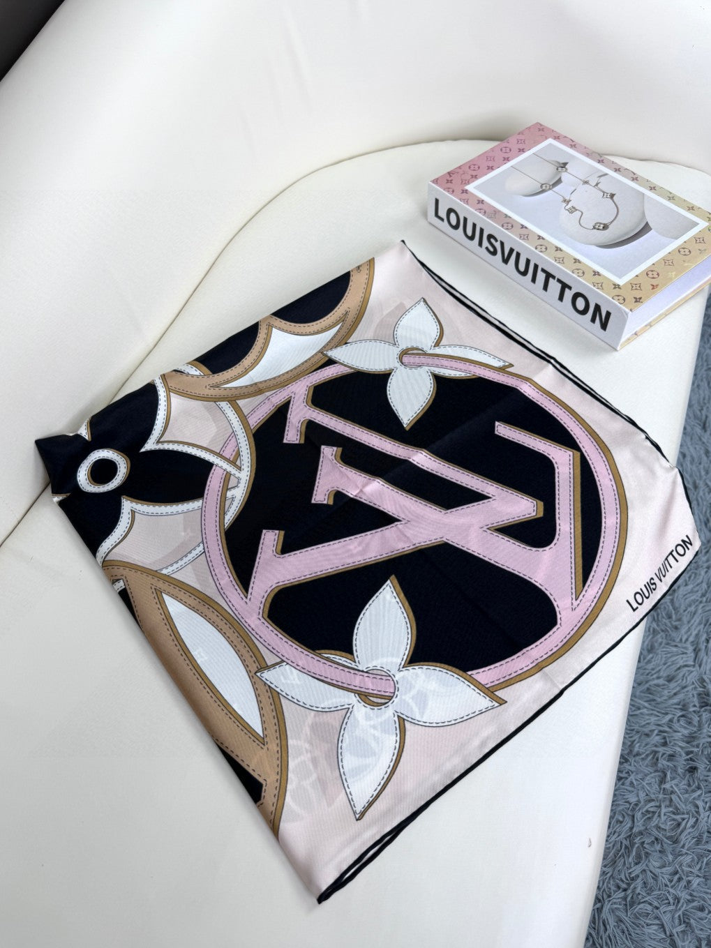 LOUIS VUITTON LV SCARF 90 CM IN SILK 720000