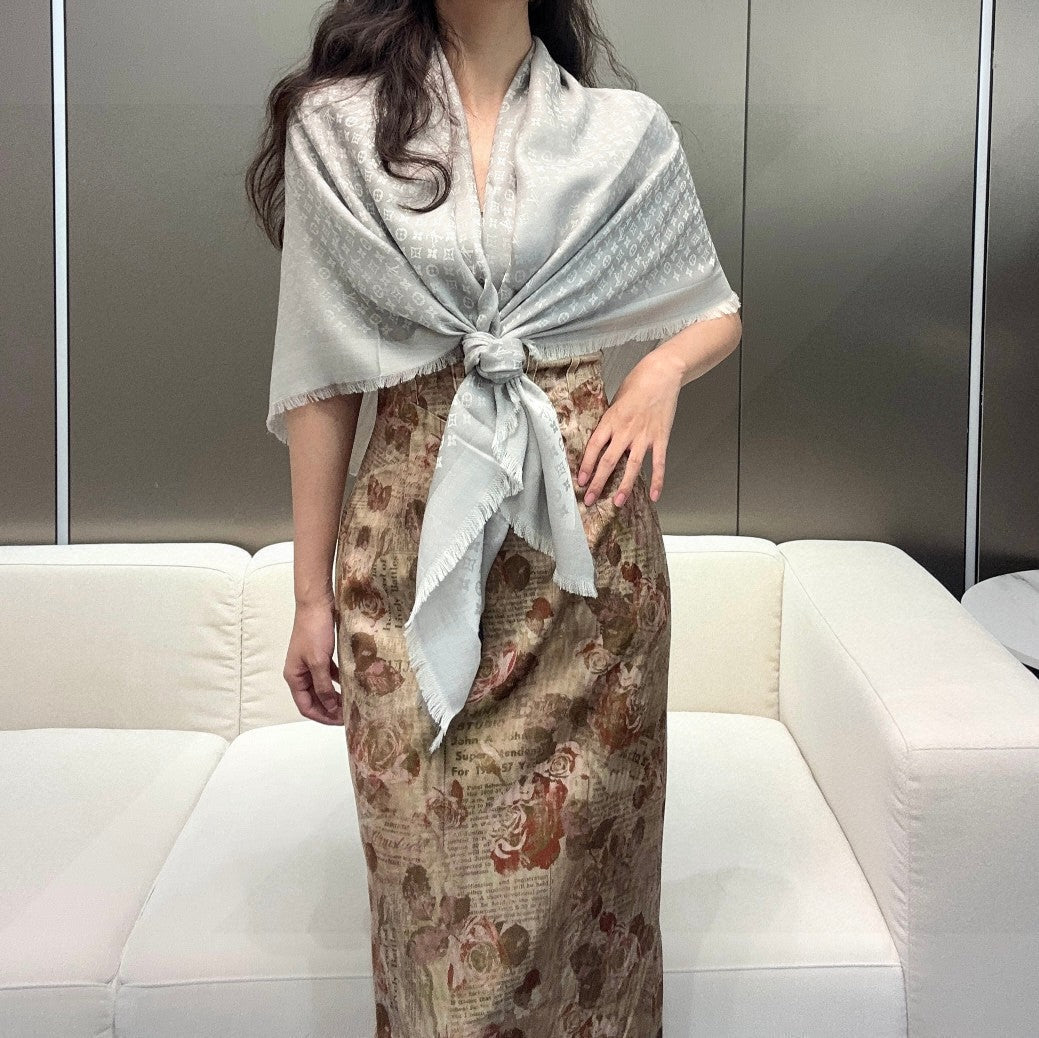 LOUIS VUITTON LV SCARF 120 CM IN WOOL MIX SILK 737300