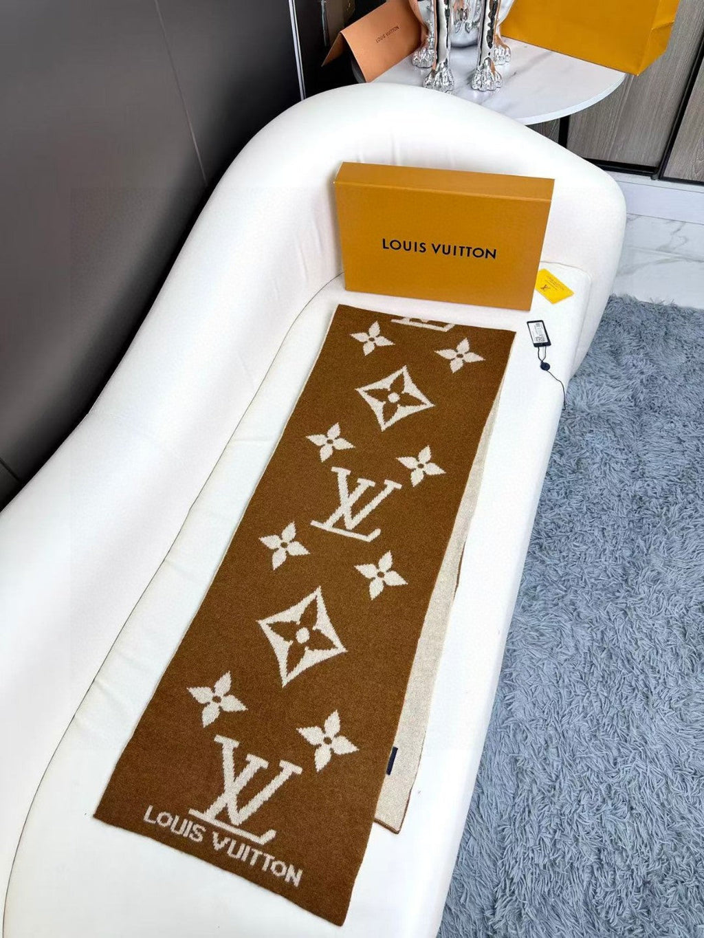 LOUIS VUITTON LV SCARF 180 CM IN CASHMERE 700778