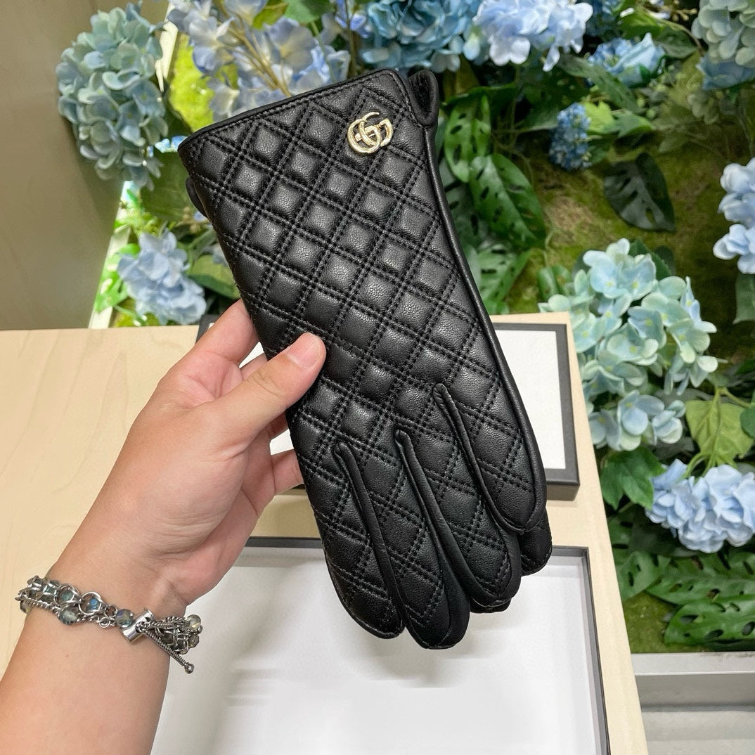 GUCCI TOUCHSCREEN GLOVES IN BLACK LAMBSKIN 427401