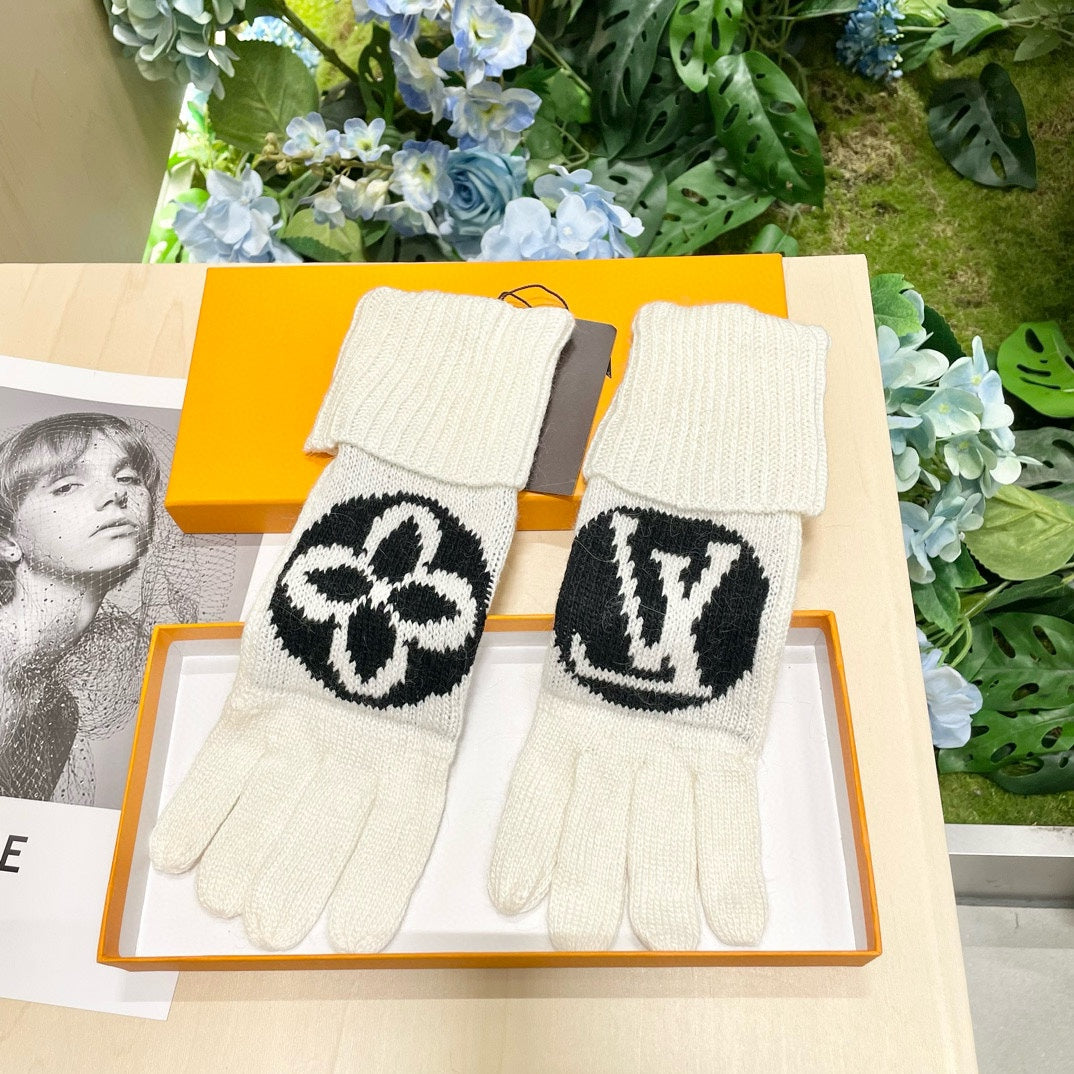LOUIS VUITTON LV GLOVES IN WHITE MIX BLACK WOOL 464989