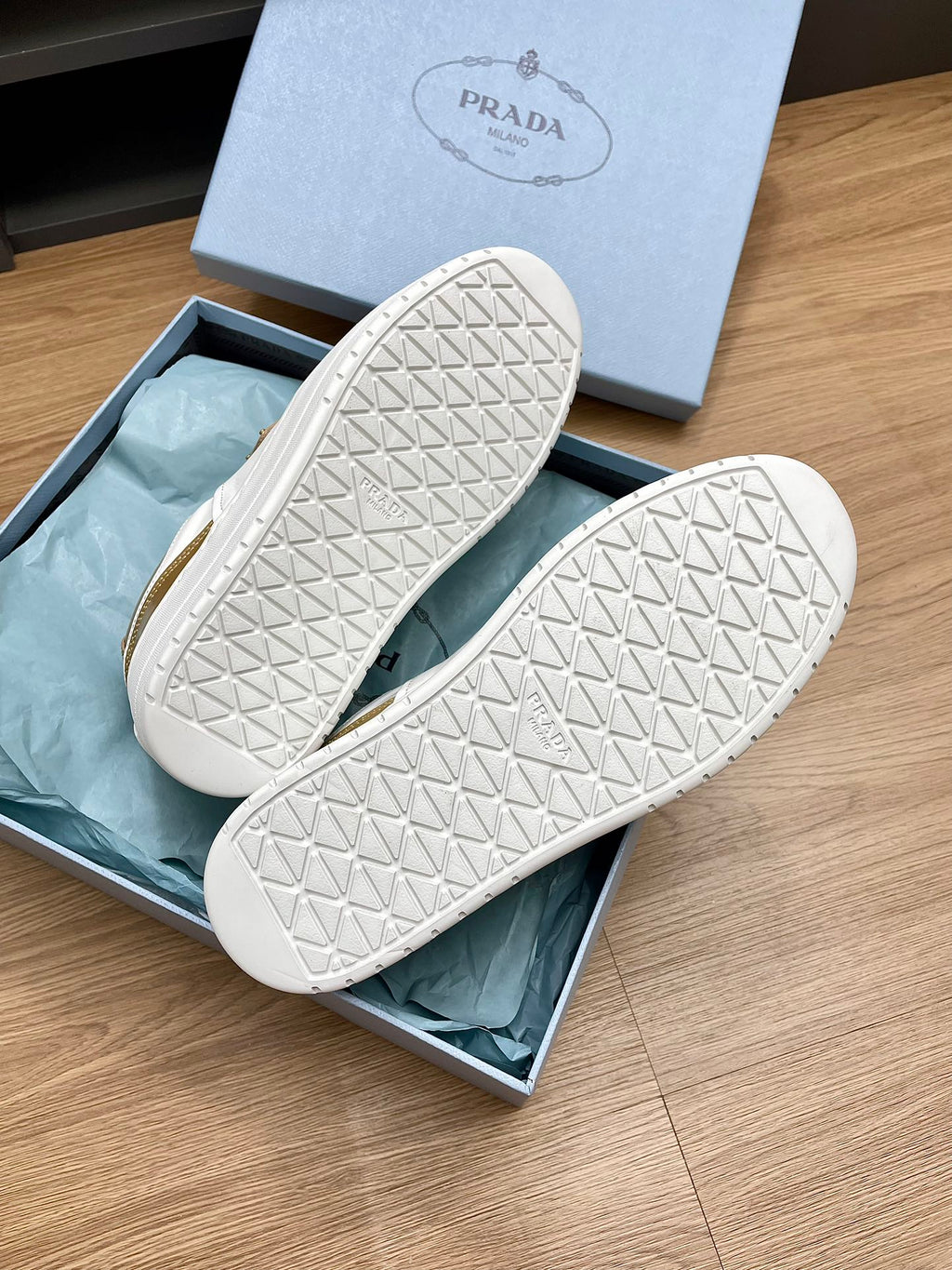PRADA DOWNTOWN BOLD SNEAKERS WHITE AND PEANUT CALFSKIN