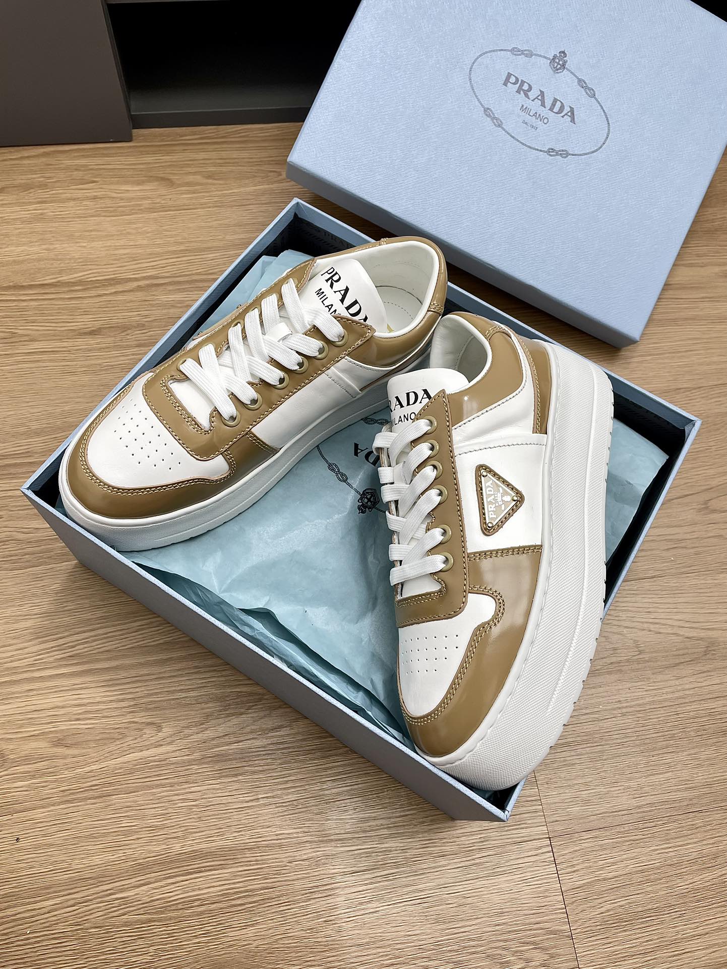 PRADA DOWNTOWN BOLD SNEAKERS WHITE AND PEANUT CALFSKIN