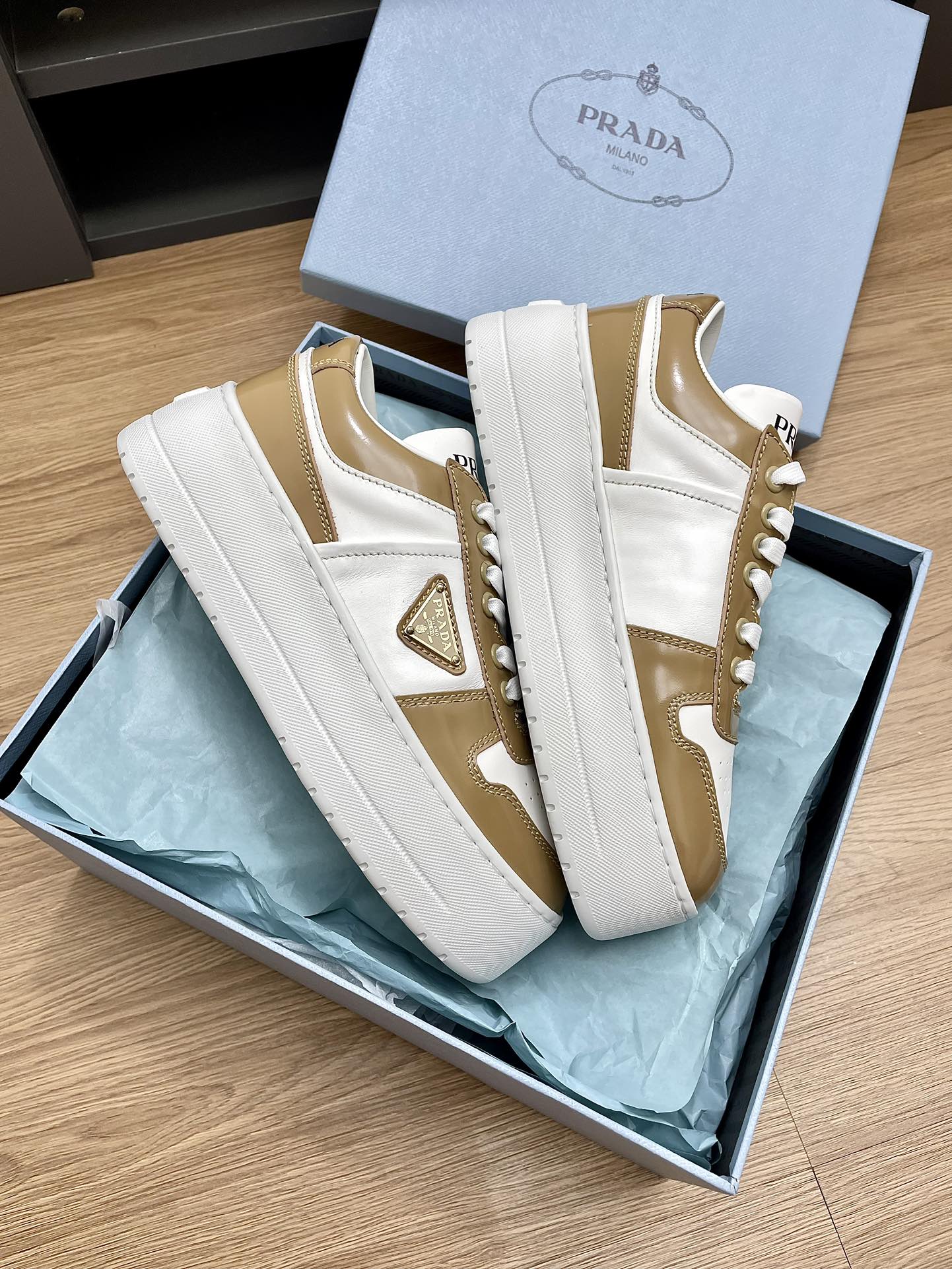 PRADA DOWNTOWN BOLD SNEAKERS WHITE AND PEANUT CALFSKIN