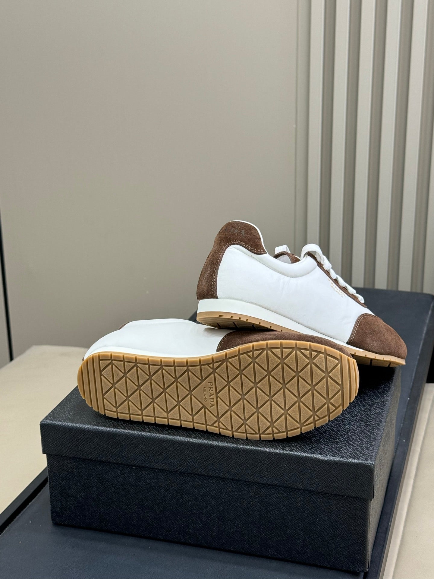 PRADA 25S SNEAKER IN WHITE MIX BROWN SUEDE STYLE 1