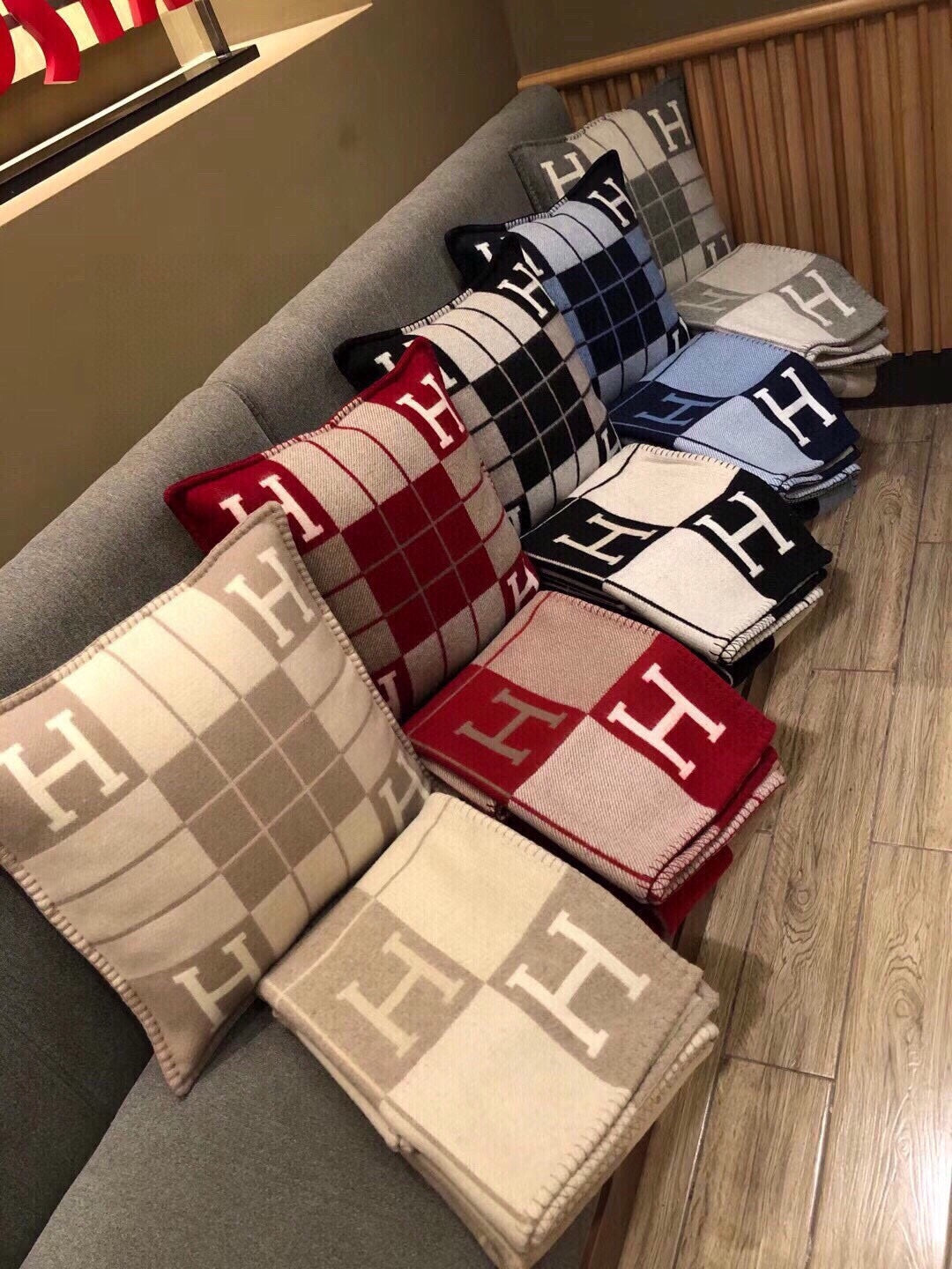 HERMES AVALON III THROW BLANKET 175 CM IN CHERRY RED WOOL AND CASERE 351743