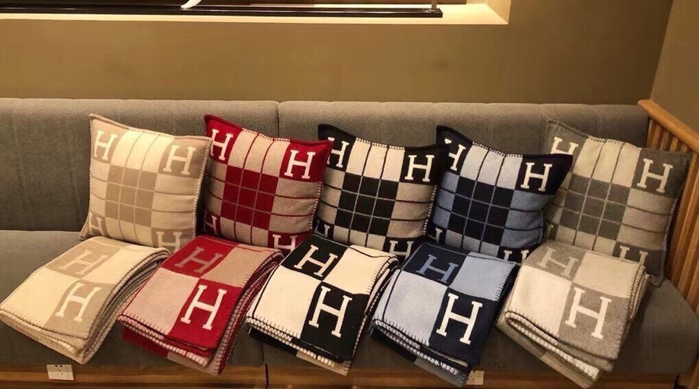 HERMES AVALON III THROW BLANKET 175 CM IN CHERRY RED WOOL AND CASERE 351743