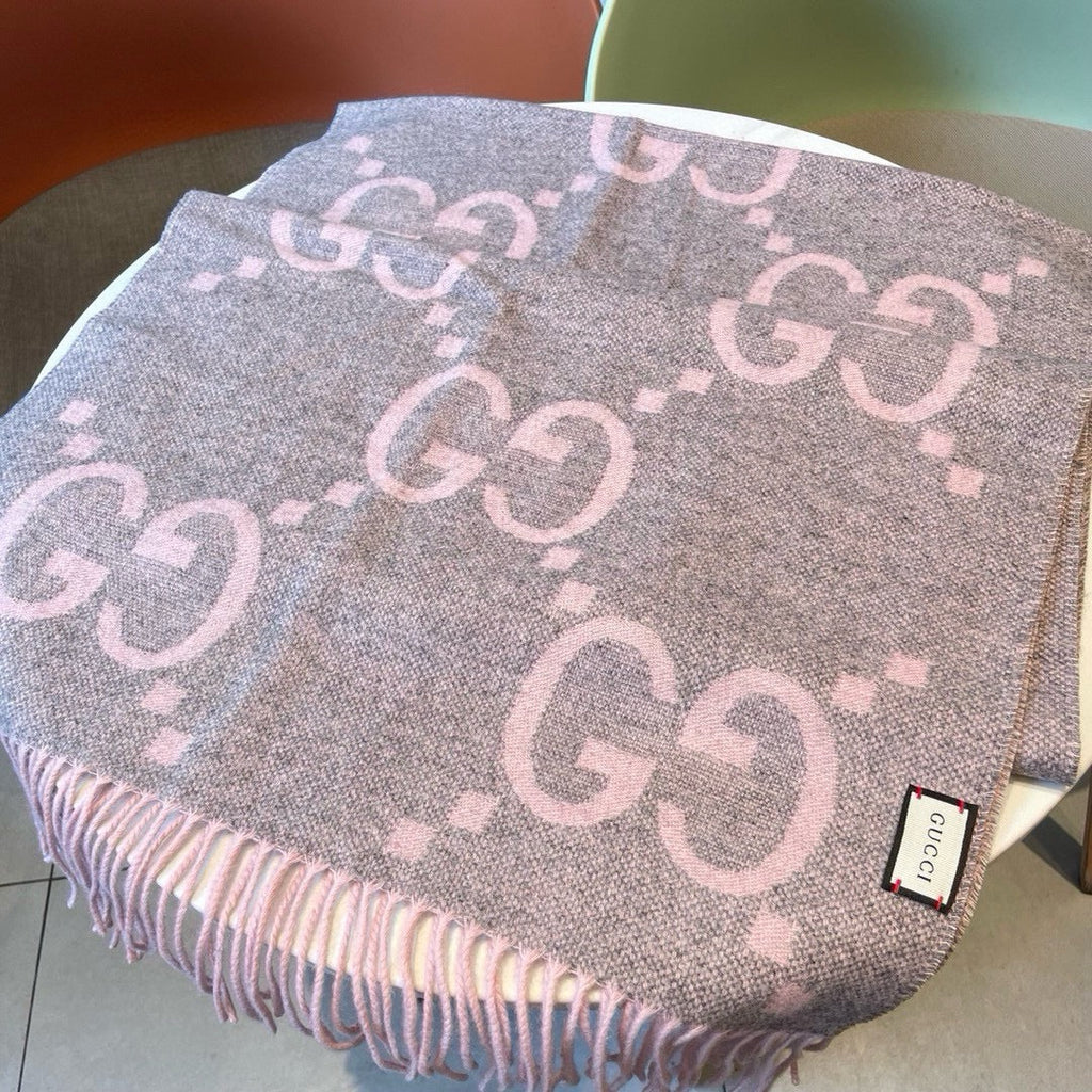 GUCCI JACQUARD PATTERN KNIT SCARF 195 CM WITH TASSELS HARBOR GRAY MIX LIGHT PINK 403748