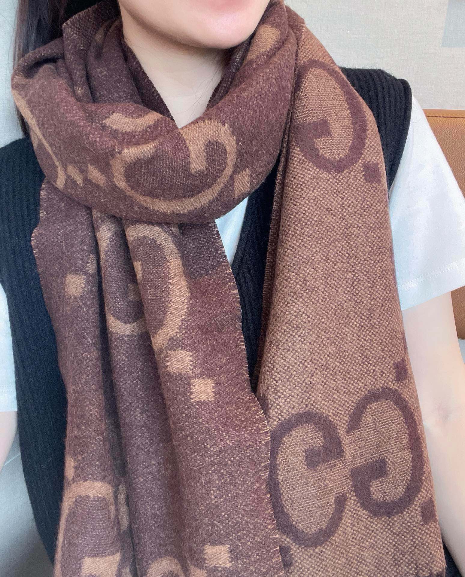 GUCCI JACQUARD PATTERN KNIT SCARF 195 CM WITH TASSELS CHESTNUT BROWN 403749
