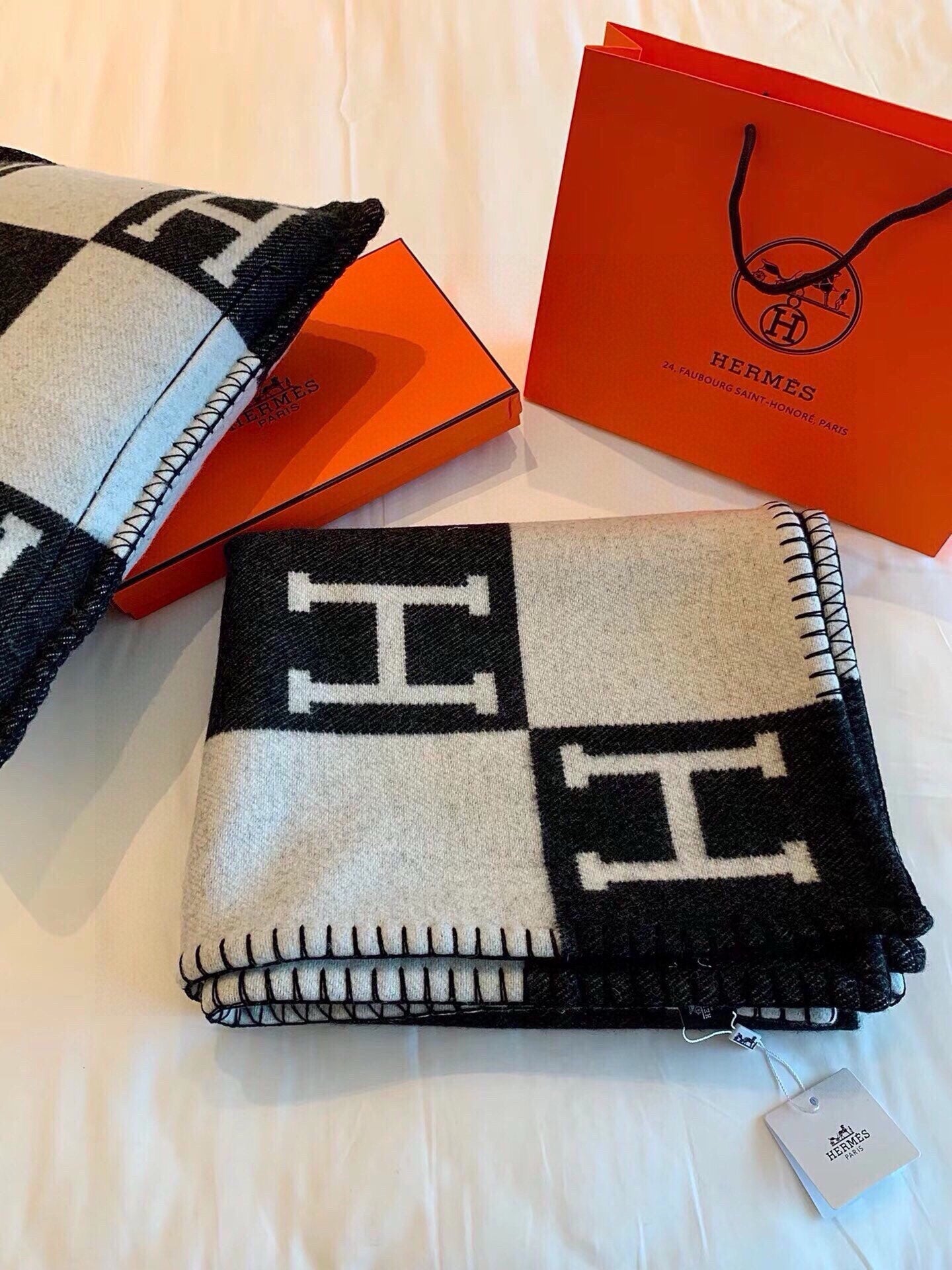 HERMES TIGRE BAYADERE BLANAVALON III THROW BLANKET IN BLACK CASERE 407142