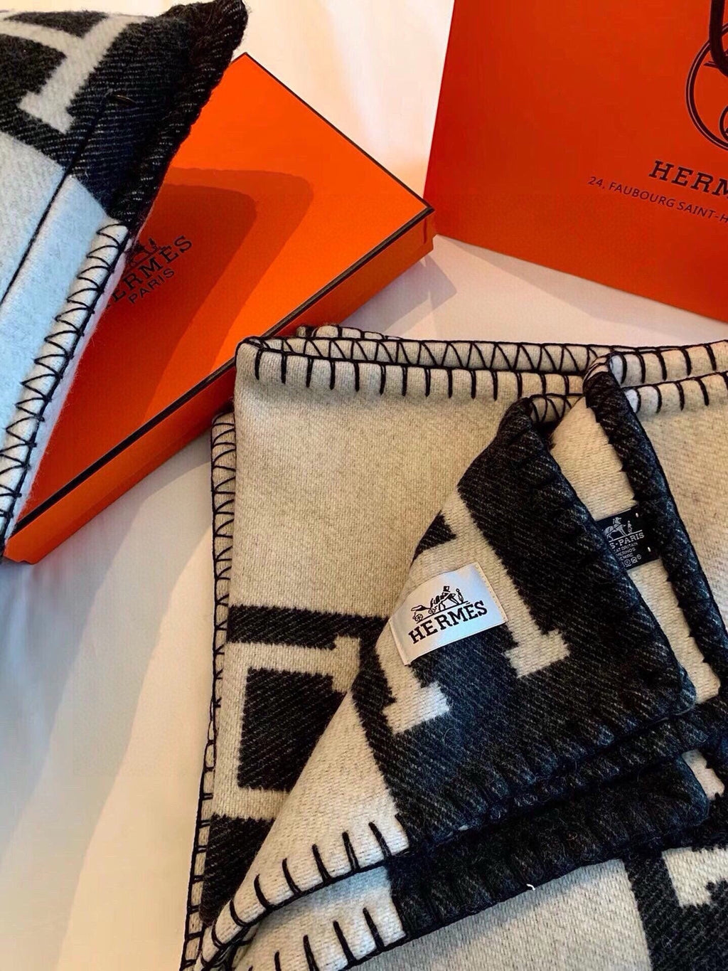HERMES TIGRE BAYADERE BLANAVALON III THROW BLANKET IN BLACK CASERE 407142