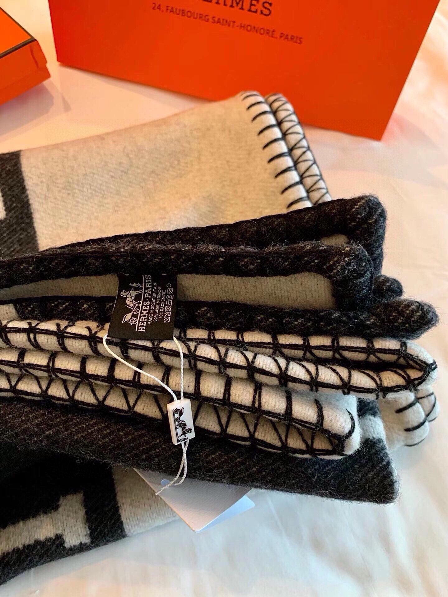 HERMES TIGRE BAYADERE BLANAVALON III THROW BLANKET IN BLACK CASERE 407142