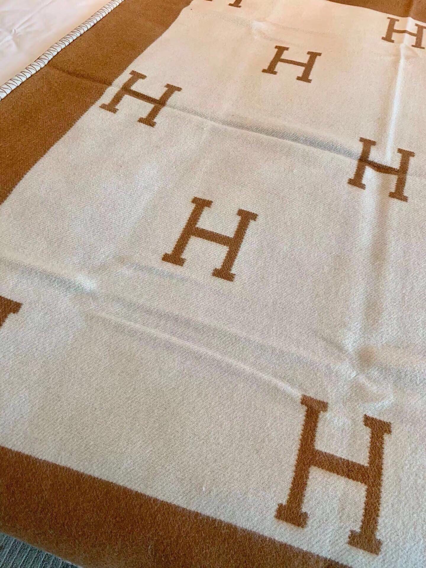 HERMES TIGRE BAYADERE BLANAVALON III THROW BLANKET IN CAMEL BROWN CASERE 407143
