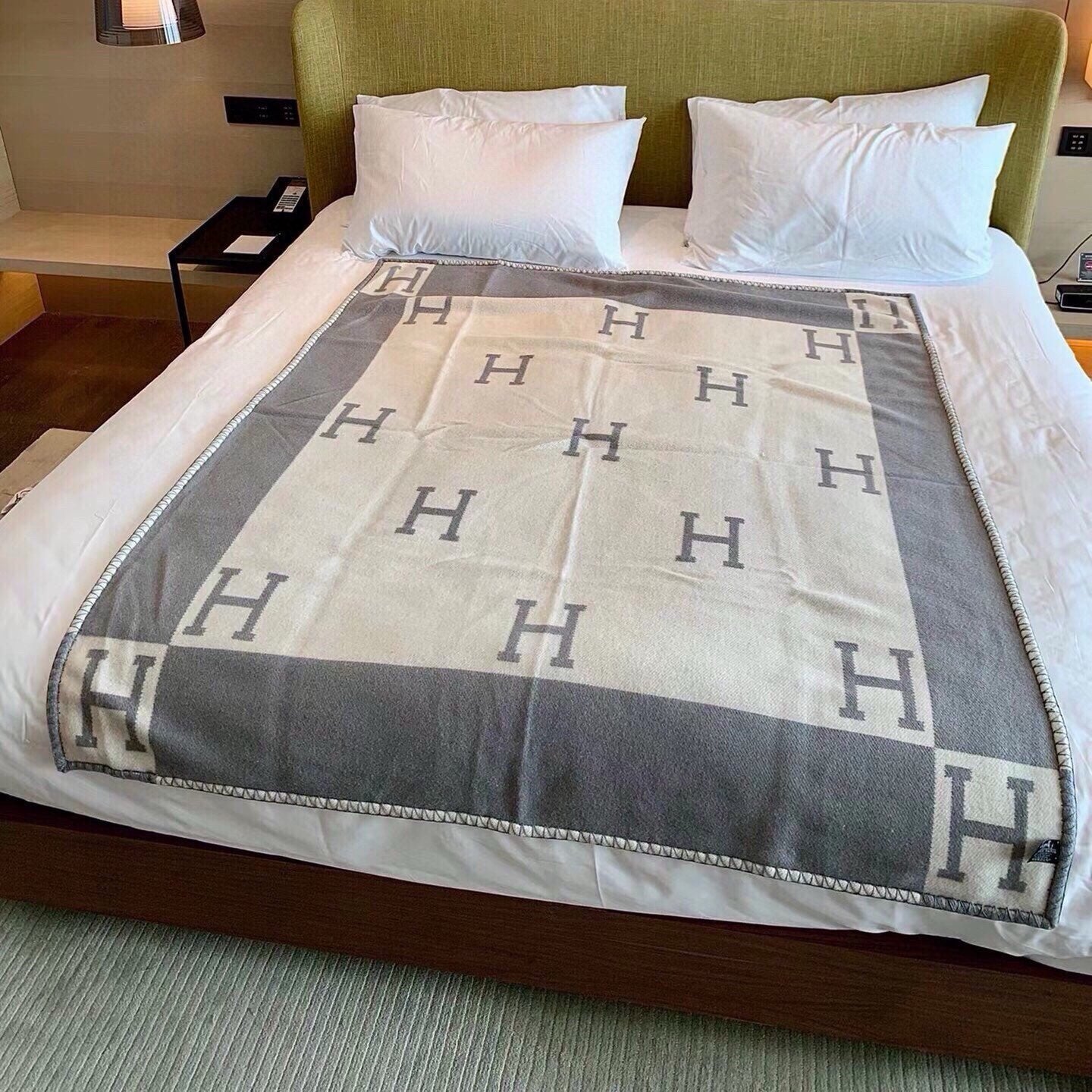 HERMES TIGRE BAYADERE BLANAVALON III THROW BLANKET IN LIGHT GRAY CASERE 407144