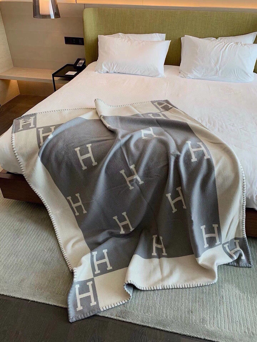 HERMES TIGRE BAYADERE BLANAVALON III THROW BLANKET IN LIGHT GRAY CASERE 407144