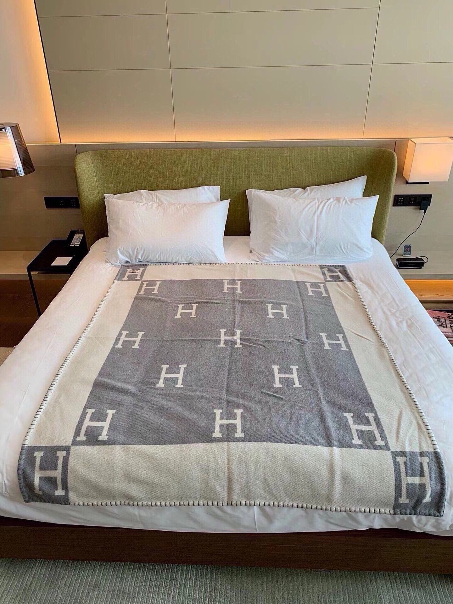 HERMES TIGRE BAYADERE BLANAVALON III THROW BLANKET IN LIGHT GRAY CASERE 407144