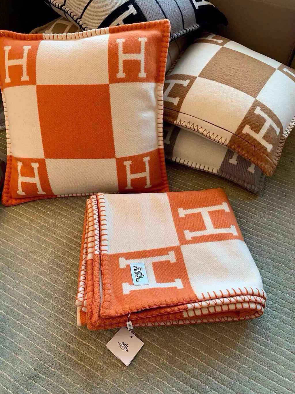 HERMES TIGRE BAYADERE BLANAVALON III THROW BLANKET IN SPANISH ORANGE CASERE 407145