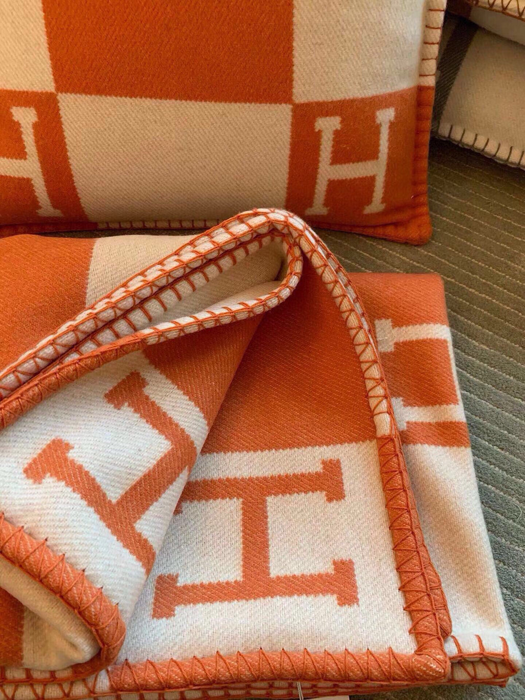HERMES TIGRE BAYADERE BLANAVALON III THROW BLANKET IN SPANISH ORANGE CASERE 407145