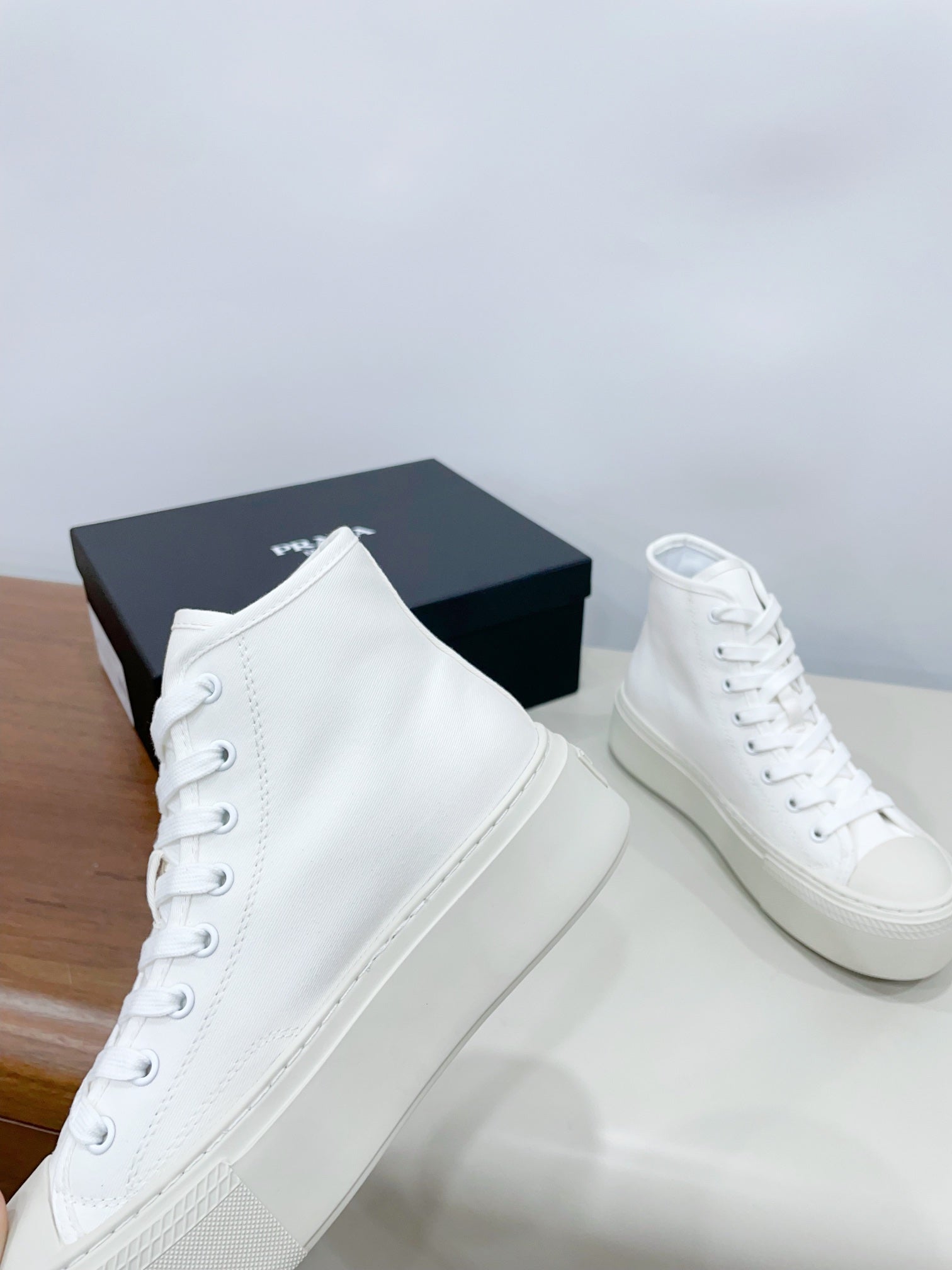 PRADA HIGH-TOP SEANKERS IN WHITE CANVAS