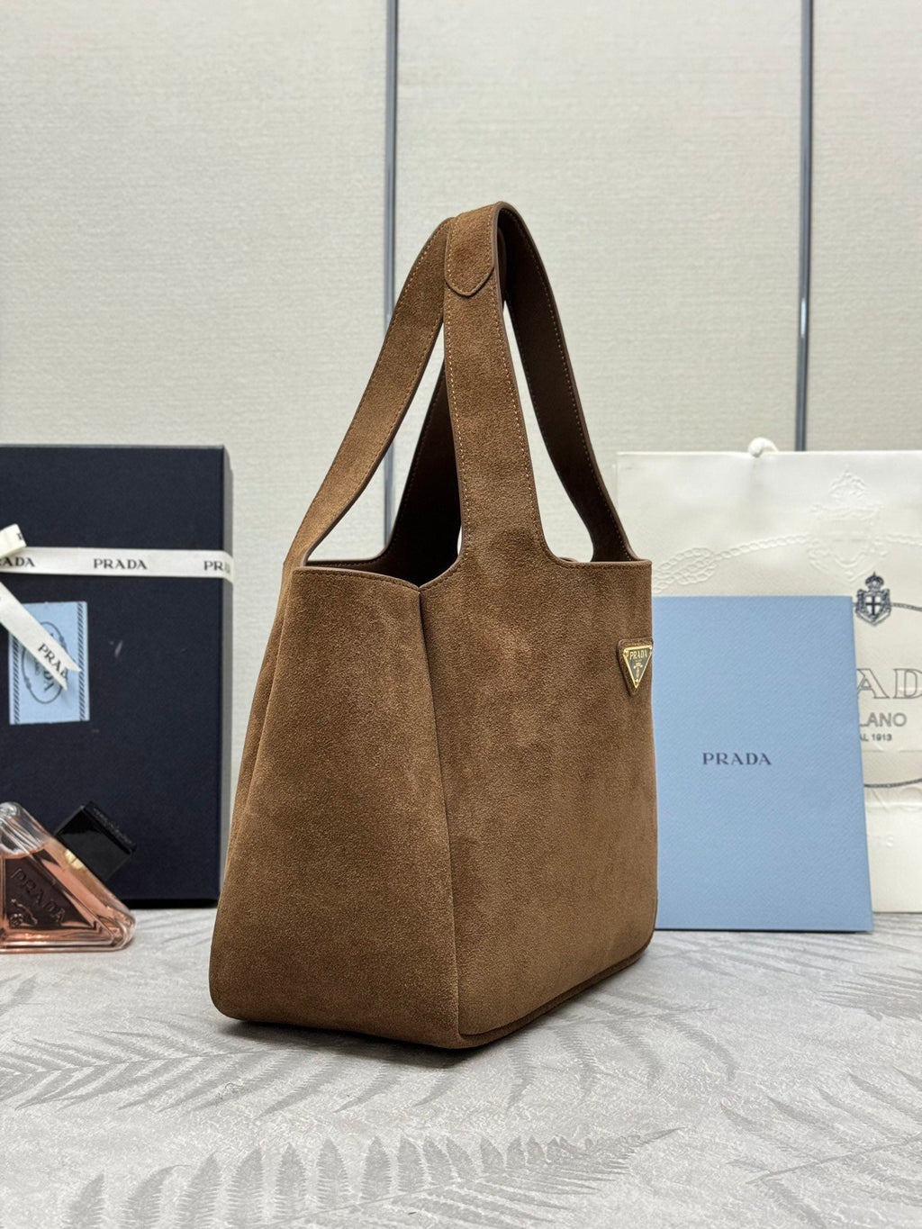 PRADA TOTE BAG 25 IN CHERRY WOOD SUEDE GOLD LOGO