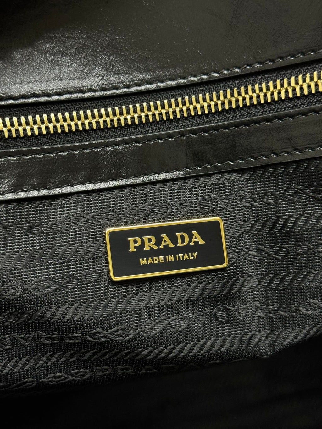 PRADA TOTE BAG 39 IN BLACK SMOOTH CALFSKIN