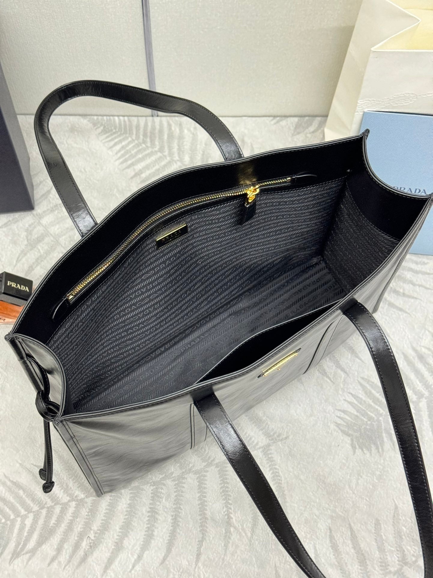 PRADA TOTE BAG 39 IN BLACK SMOOTH CALFSKIN