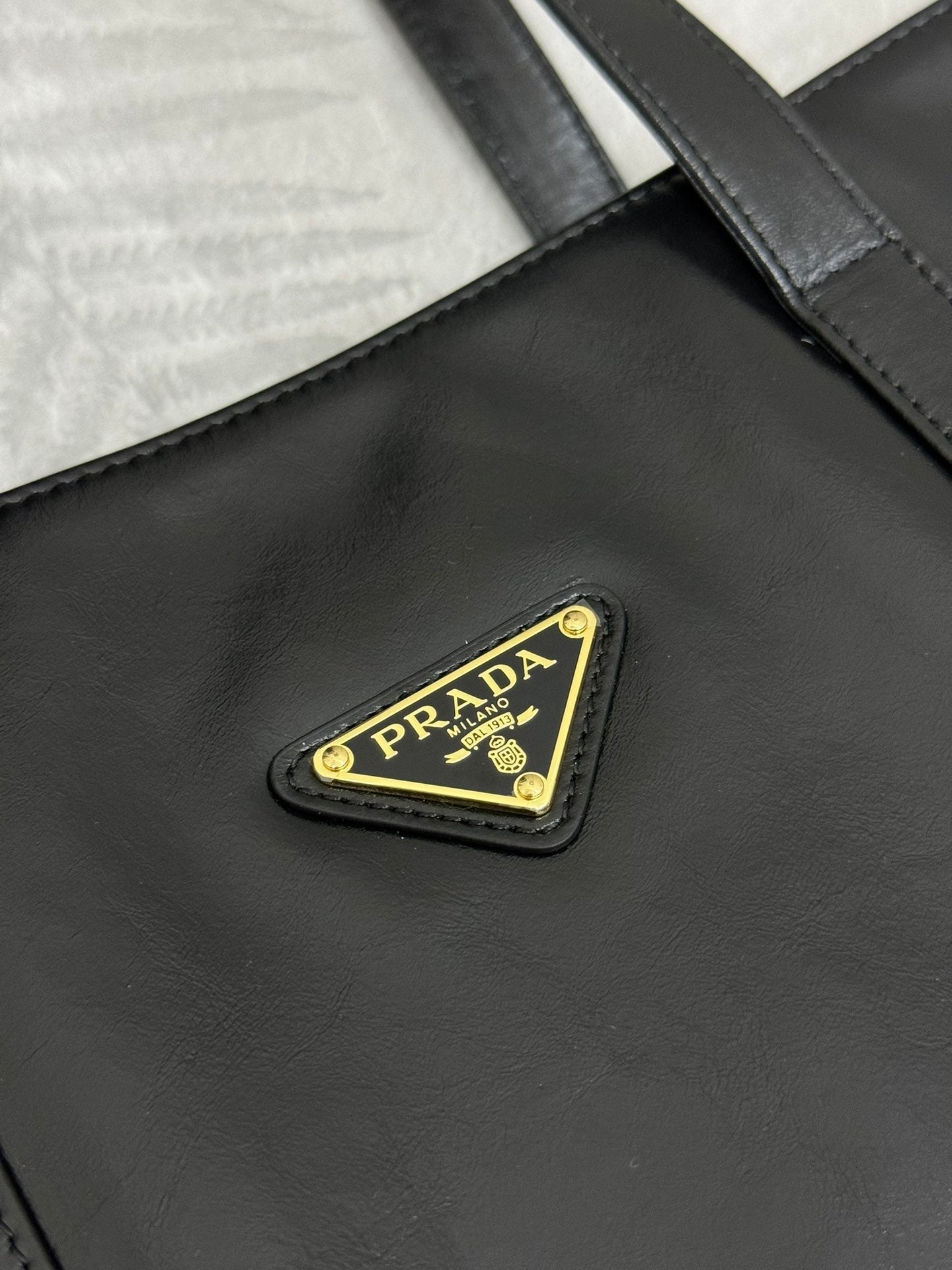 PRADA TOTE BAG 39 IN BLACK SMOOTH CALFSKIN