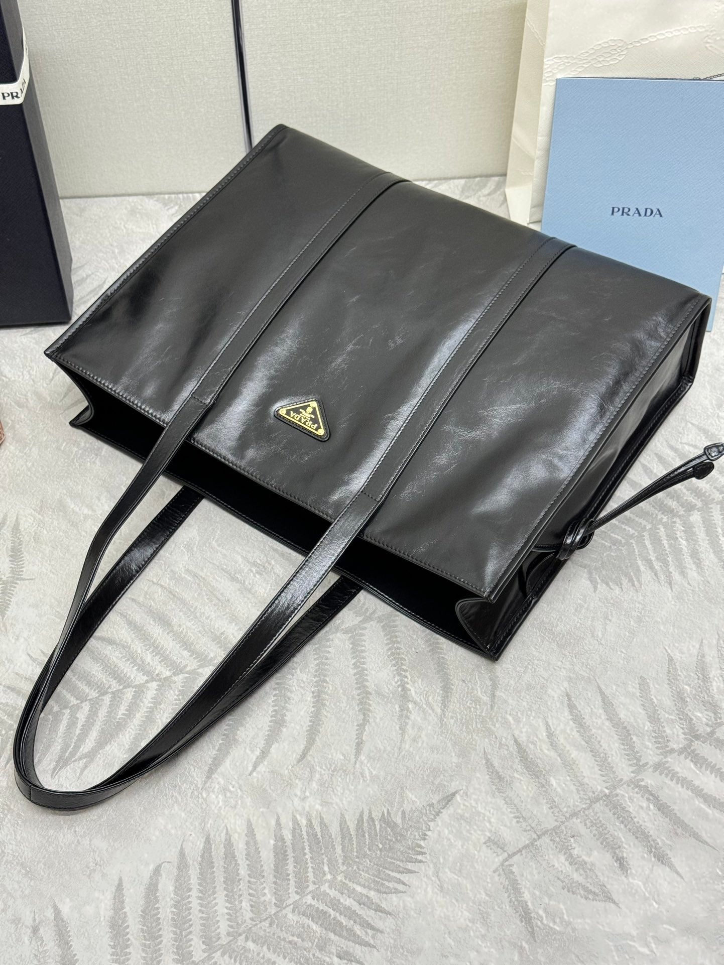 PRADA TOTE BAG 39 IN BLACK SMOOTH CALFSKIN
