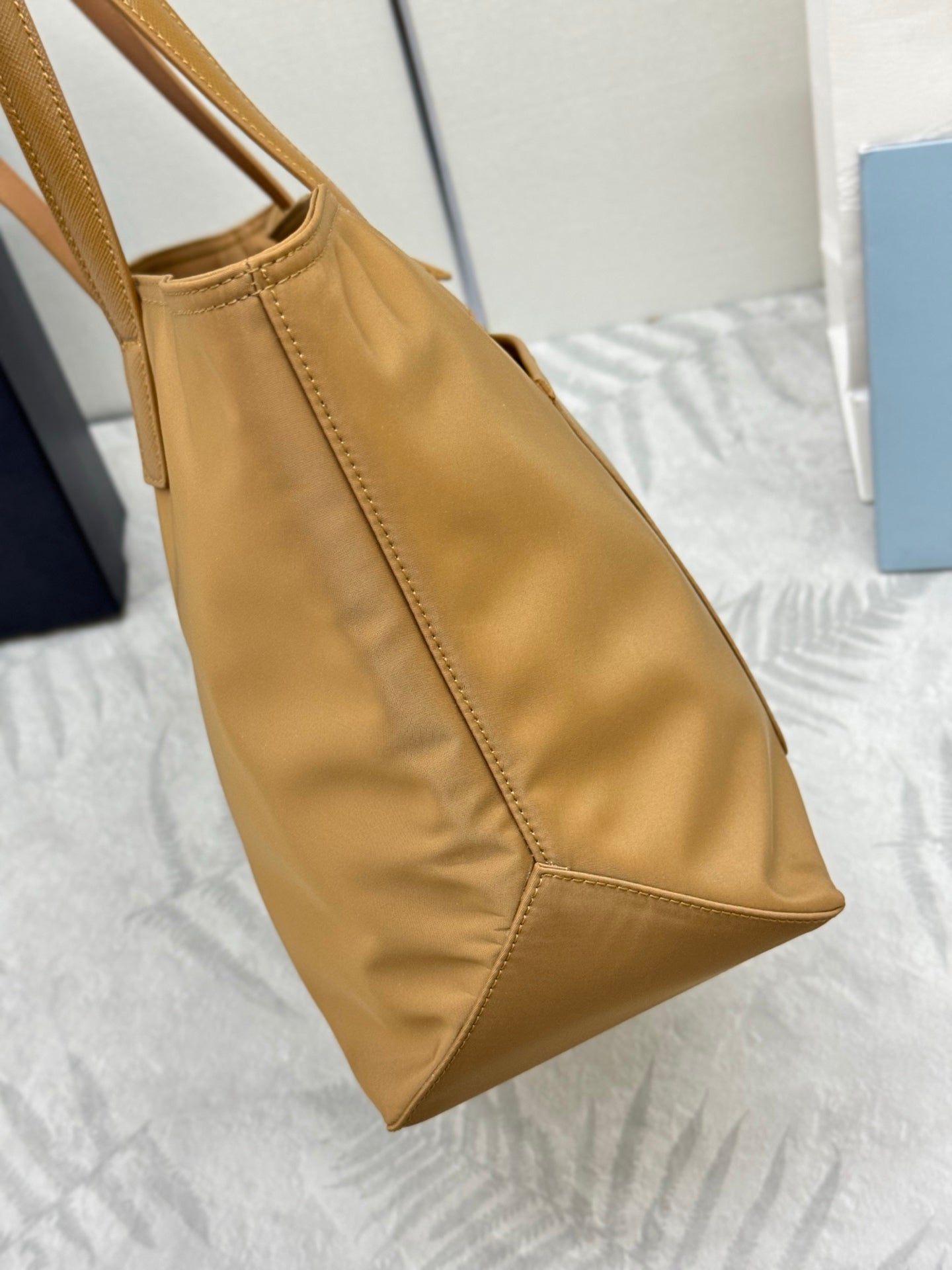 PRADA 25S RE-EDITION 1978 MEDIUM 35 IN RK CARAMEL NYLON AND SAFFIANO CALFSKIN