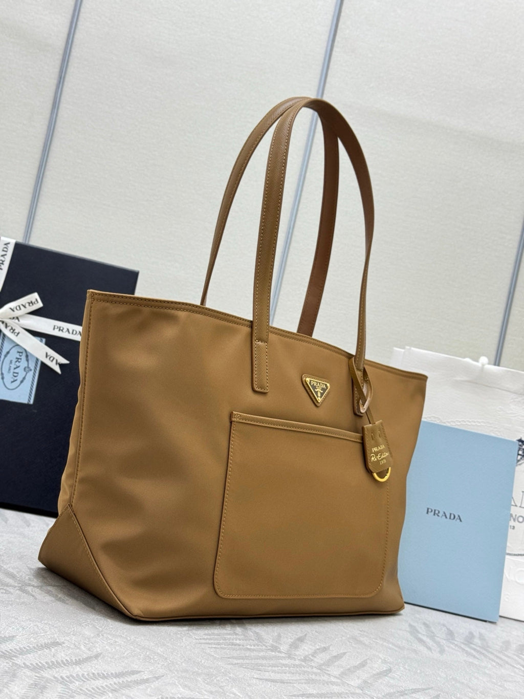 PRADA 25S RE-EDITION 1978 MEDIUM 35 IN RK CARAMEL NYLON AND SAFFIANO CALFSKIN