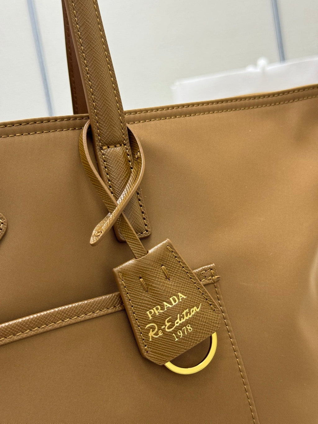 PRADA 25S RE-EDITION 1978 MEDIUM 35 IN RK CARAMEL NYLON AND SAFFIANO CALFSKIN