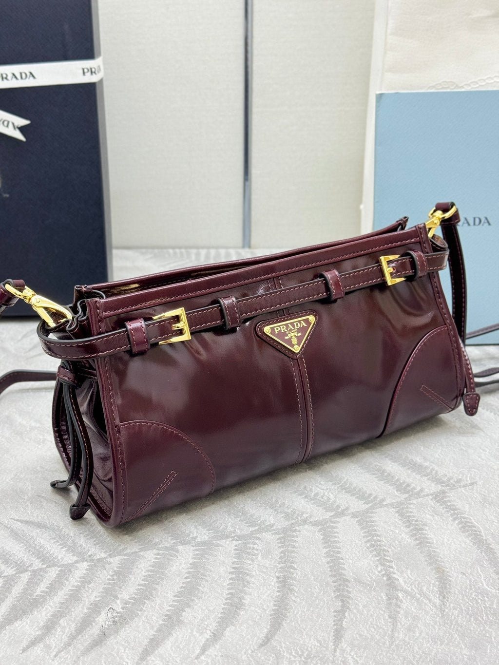 PRADA 25S BONNIE SMALL SHOULDER BAG 26 IN BURGUNDY GLOSSY CALFSKIN GOLD HARDWRE