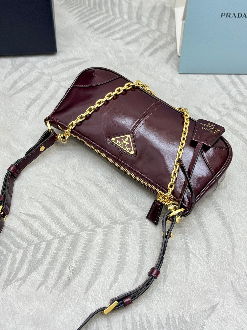 PRADA 25S RE-EDITION 2002 MEDIUM SHOULDER BAG 26 IN BURGUNDY CALFSKIN GOLD HARDWRE