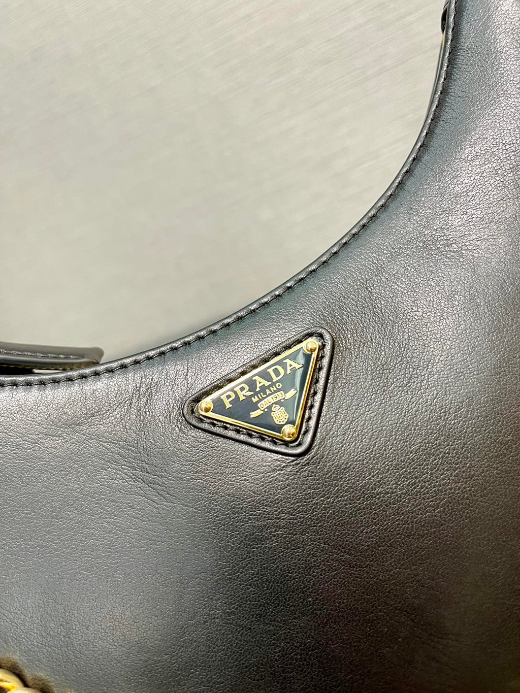 PRADA HOBO BAG 23 IN BLACK SMOOTH NAPPA LAMBSKIN GOLD HARDWARE