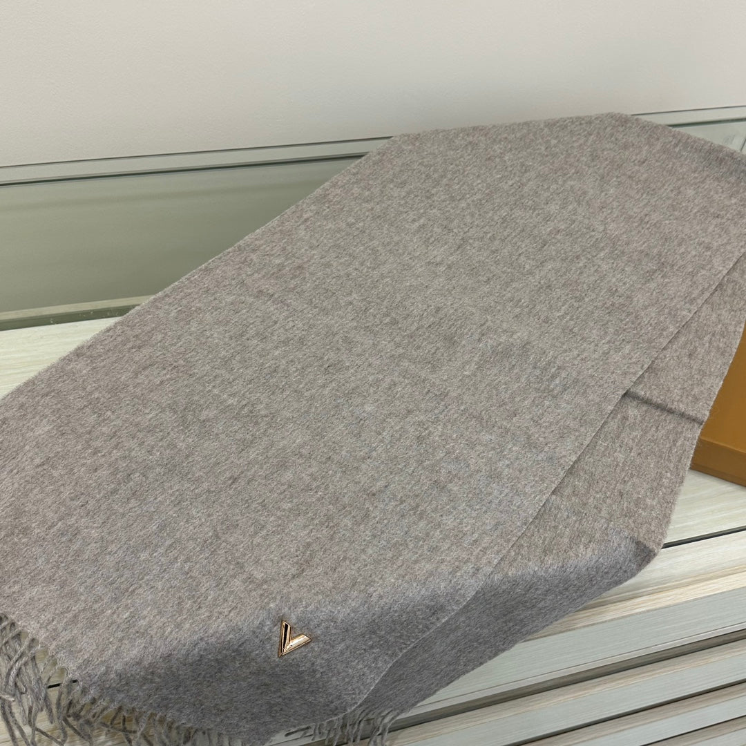 LOUIS VUITTON SCARF 200 CM IN PALE GRAY CASHMERE WITH GOLD LOGO 393102