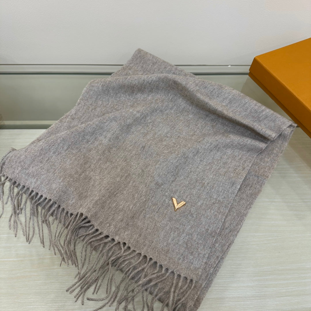 LOUIS VUITTON SCARF 200 CM IN PALE GRAY CASHMERE WITH GOLD LOGO 393102