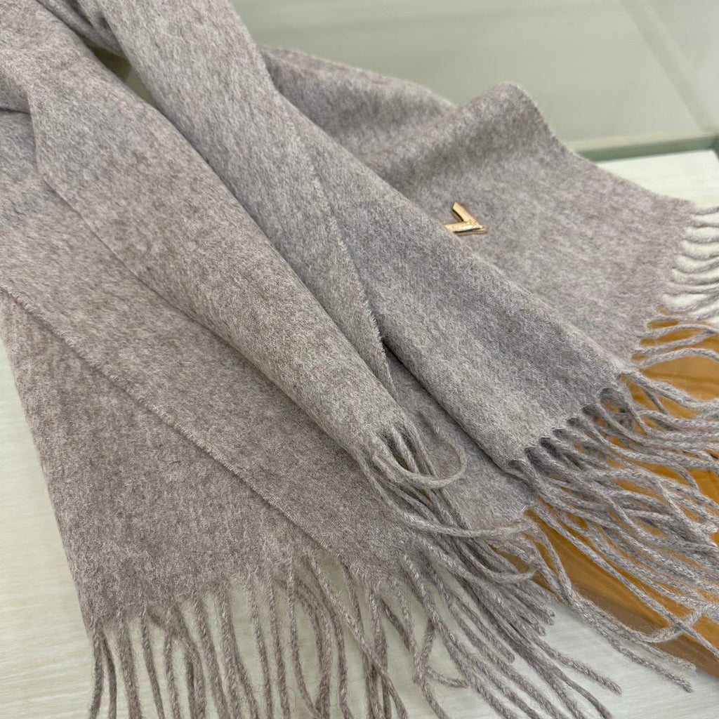 LOUIS VUITTON SCARF 200 CM IN PALE GRAY CASHMERE WITH GOLD LOGO 393102