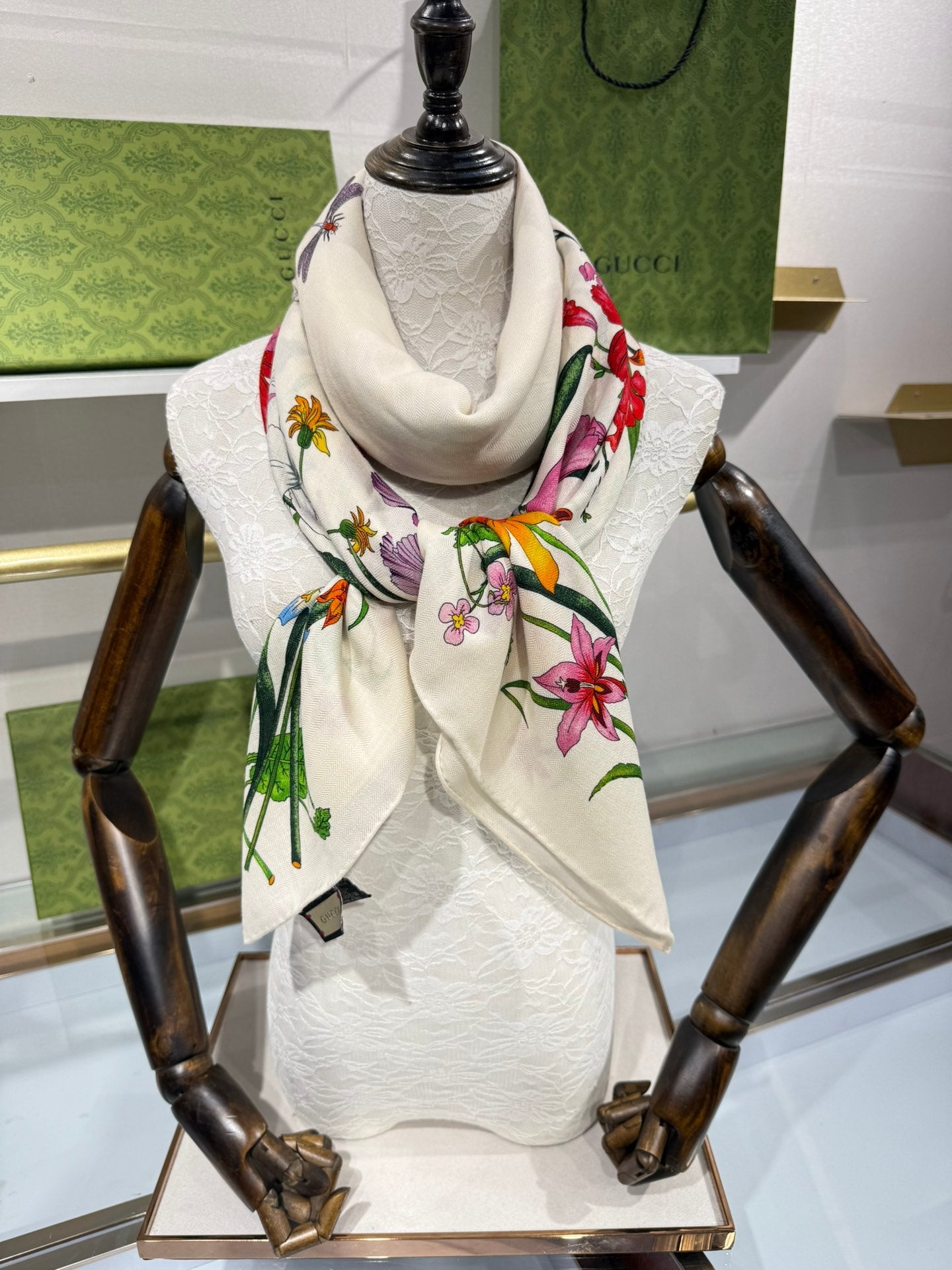 GUCCI 25S SCARF 140 IN CASHMERE 636340