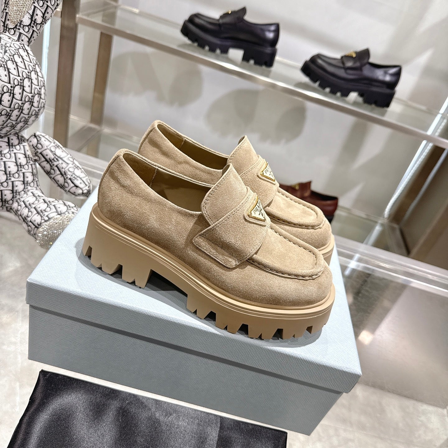 PRADA 25S THICK-SOLE LOAFERS 60 MM IN BEIGE SUEDE