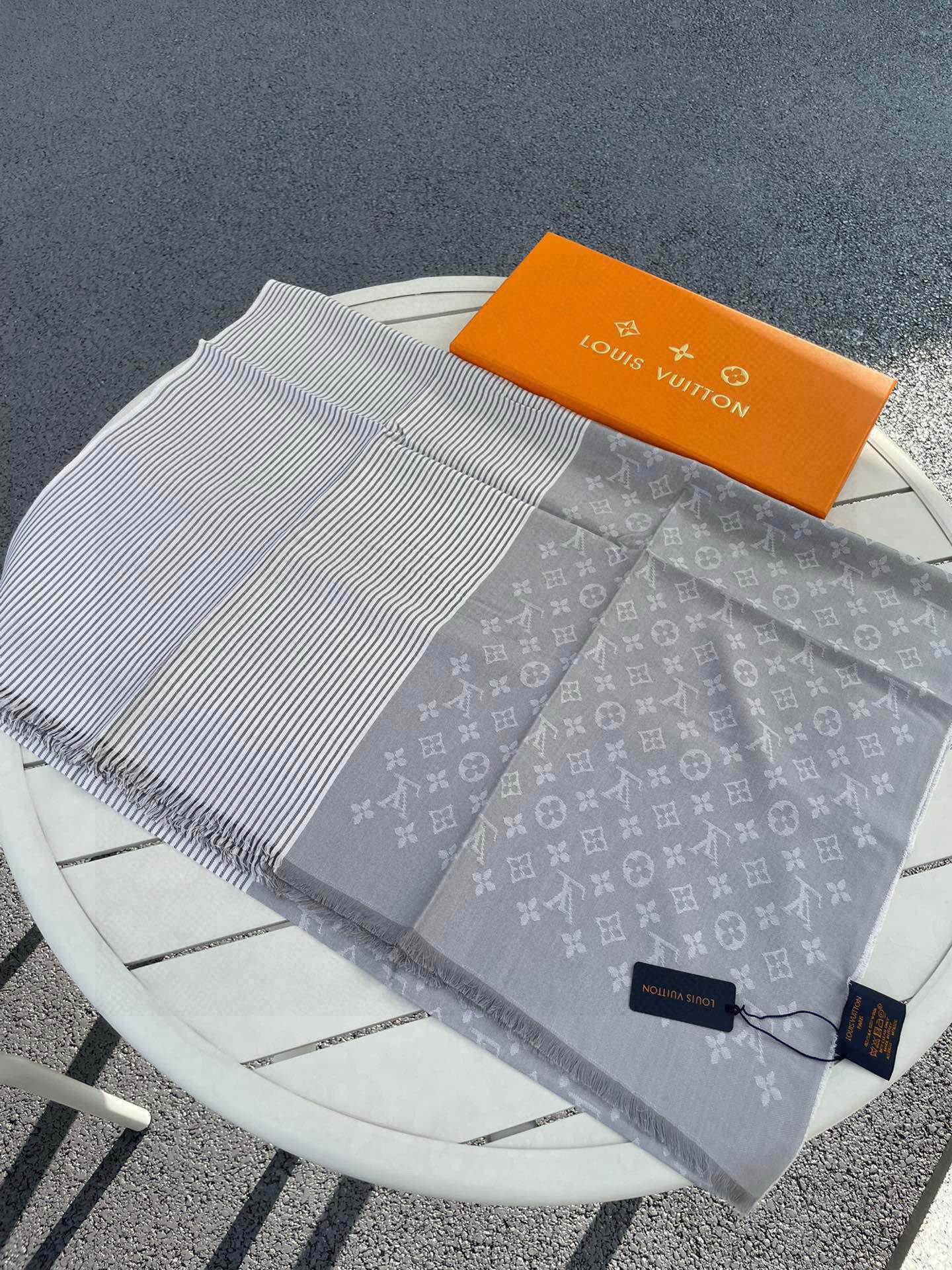 LOUIS VUITTON MONOGRAM SCARF 200 CM IN LIGHT GRAY CASHMERE AND SILK 388079