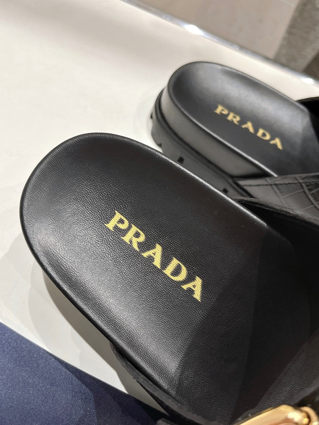 PRADA CROCODILE MOTIF STRAP SLIDES SANLS BLACK CALFSKIN