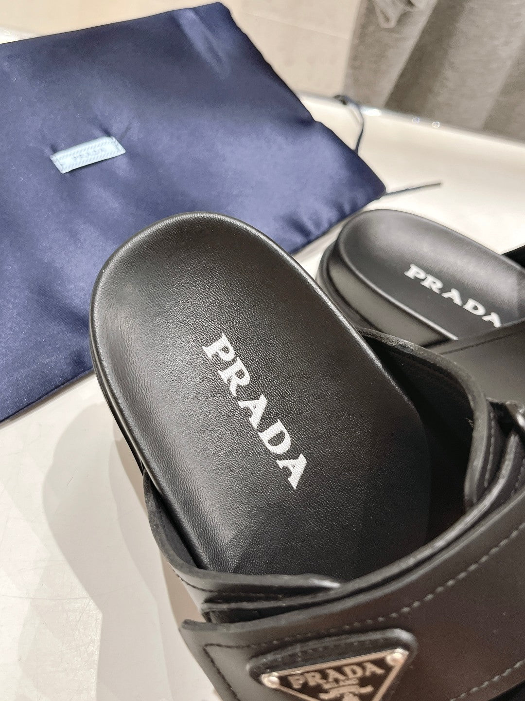 PRADA STRAP SANLS BLACK CALFSKIN